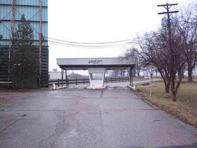 Piqua 36 Drive-In - 2006 Photo (newer photo)